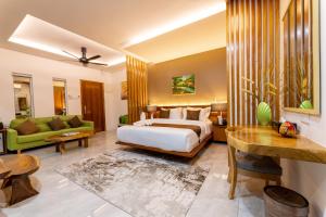 Postel nebo postele na pokoji v ubytování Maneh Villa Langkawi - Private Pool