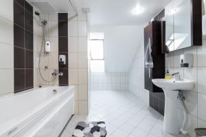 a bathroom with a tub and a toilet and a sink at Anny's Downtown Apartment in Valga +8 photos