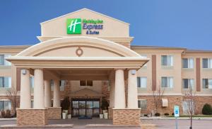 rysunek przedniej części budynku w obiekcie Holiday Inn Express Hotel & Suites Sioux Falls-Brandon by IHG w mieście Brandon
