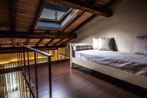 A bed or beds in a room at Villa del Sole Siena