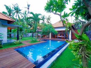 Sundlaugin á Coco Garden Pool Villas eða í nágrenninu