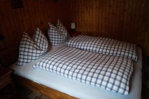 A bed or beds in a room at Platzerhütte