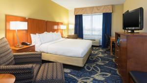 Postel nebo postele na pokoji v ubytování Holiday Inn Express & Suites Midland Loop 250 by IHG