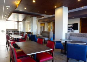 Restoranas ar kita vieta pavalgyti apgyvendinimo įstaigoje Holiday Inn Express & Suites Omaha - Millard Area, an IHG Hotel