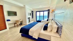 Postel nebo postele na pokoji v ubytování Kaani Palm Beach