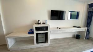 TV a/nebo společenská místnost v ubytování Kaani Palm Beach