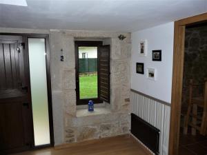 a room with a window with a window sill at Apartamento Rural Sorribos (VUT-CO-004306) in Muros +13 photos