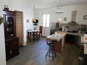 a kitchen and living room with a table and chairs at Villa Frane 101 in Beli