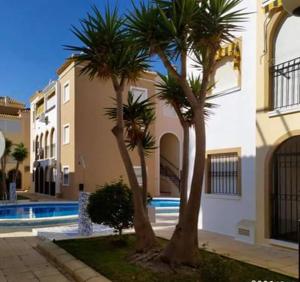 Bazén v ubytovaní Apartament Naranja con piscina urb El Paraiso alebo v jeho blízkosti
