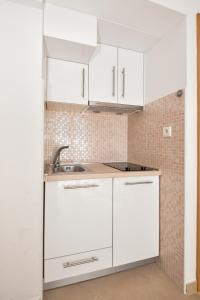 Kuchyň nebo kuchyňský kout v ubytování Apartman Mia