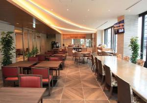 Restoran või mõni muu söögikoht majutusasutuses Urban Hotel Kyoto Gojo Premium