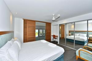 Cama ou camas em um quarto em Sea Side Villa 10.1