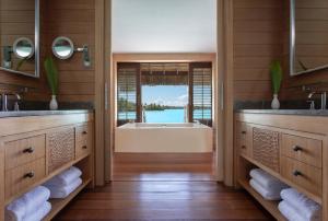 Vannituba majutusasutuses Four Seasons Resort Bora Bora