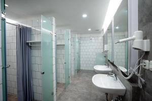 Bilik mandi di Bobopod Kota Lama, Semarang