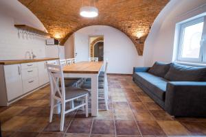 Kuchyňa alebo kuchynka v ubytovaní Apartmány Habánská, celý dům