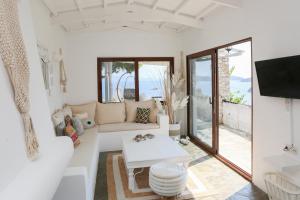 Μια τηλεόραση ή/και κέντρο ψυχαγωγίας στο Electra Pool Villa Skiathos