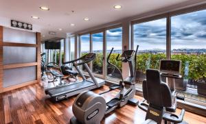 Posilňovňa alebo fitness centrum v ubytovaní Crowne Plaza Milan City by IHG