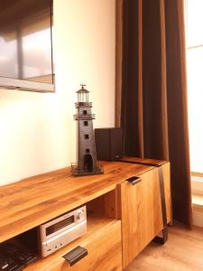 a lighthouse sitting on top of a wooden table at Ferienwohnungen Auf der Düne in Cuxhaven