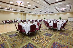 Galería fotográfica de Holiday Inn Conference Center Marshfield by IHG en Marshfield