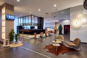 הלובי או אזור הקבלה ב-INNSiDE by Meliá Bremen