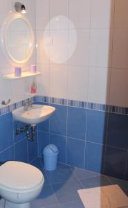 Koupelna v ubytování Apartments T & D