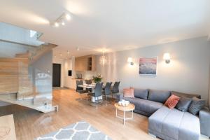 Posedenie v ubytovaní Apartamenty Marron z sauną, bawialnią i widokiem na Skrzyczne - Dream Apart