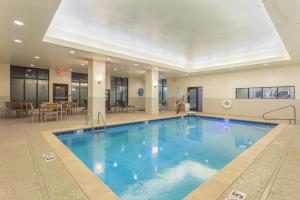 a large swimming pool in a hotel lobby at Holiday Inn Texarkana Arkansas Convention Center by IHG in Texarkana