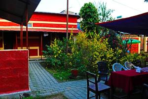 Un jardín fuera de Gurkha Lodge