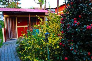 Un jardín fuera de Gurkha Lodge