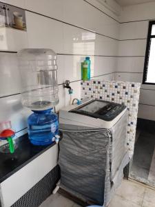 Sukhmani Homestays tesisinde mutfak veya mini mutfak