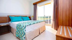 En eller flere senge i et værelse på Ilhas do Lago Eco Resort