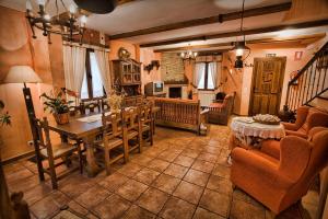 Część wypoczynkowa w obiekcie Casa Rural el Herrero de Pollos