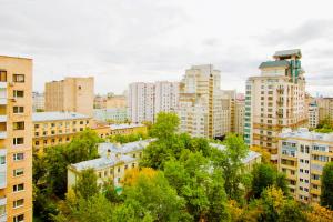 モスクワにあるKvartiraSvobodna - Lovely apartments at Belorusskayaの高層建築の街並み