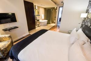 Cama o camas de una habitación en Colosseum Luxury Hotel