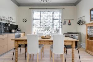 Kuchyň nebo kuchyňský kout v ubytování Sudurgata - Authentic Reykjavik Style Apartment