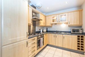 Spacious Sleek & Modern 7 mins walk to City Centre