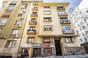 Το κτήριο όπου στεγάζεται  το διαμέρισμα