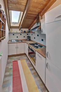 a kitchen with white appliances and a window at Ferienwohnung Petra in Bischofsmais