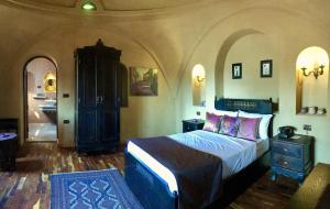 a bedroom with a king sized bed in a room at Djorff Palace in Luxor