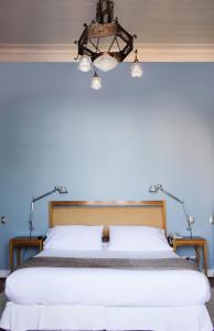 Ein Bett oder Betten in einem Zimmer der Unterkunft Zero Hotel