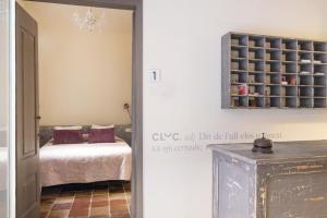 Een bed of bedden in een kamer bij BYPILLOW Cluc Begur