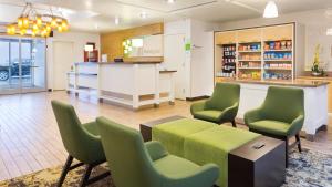 a waiting room with green chairs and a counter at Holiday Inn Lower East Side, an IHG Hotel in New York