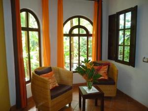Khu vực ghế ngồi tại Manala Hotel