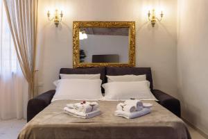 Postel nebo postele na pokoji v ubytování Domus Nannini SPA - L' Arco di Matteotti