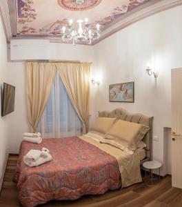 Postel nebo postele na pokoji v ubytování Domus Nannini SPA - L' Arco di Matteotti