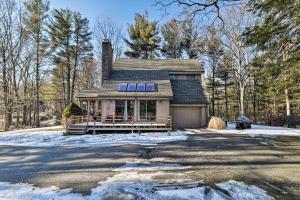 Το Peaceful Goshen Cottage with Screened Porch and Views! τον χειμώνα