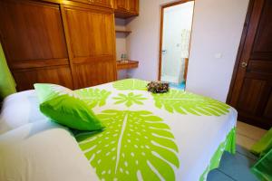 Uma cama ou camas num quarto em Farehau