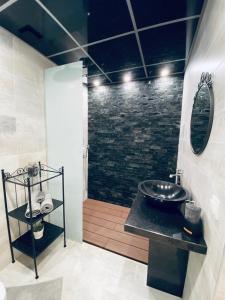 Ένα μπάνιο στο Babylon Park Apartment +25 φωτογραφίες