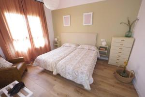 A bed or beds in a room at Apartaments Sa Calm Les roques del rei