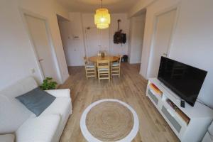 A television and/or entertainment centre at Apartaments Sa Calm Les roques del rei